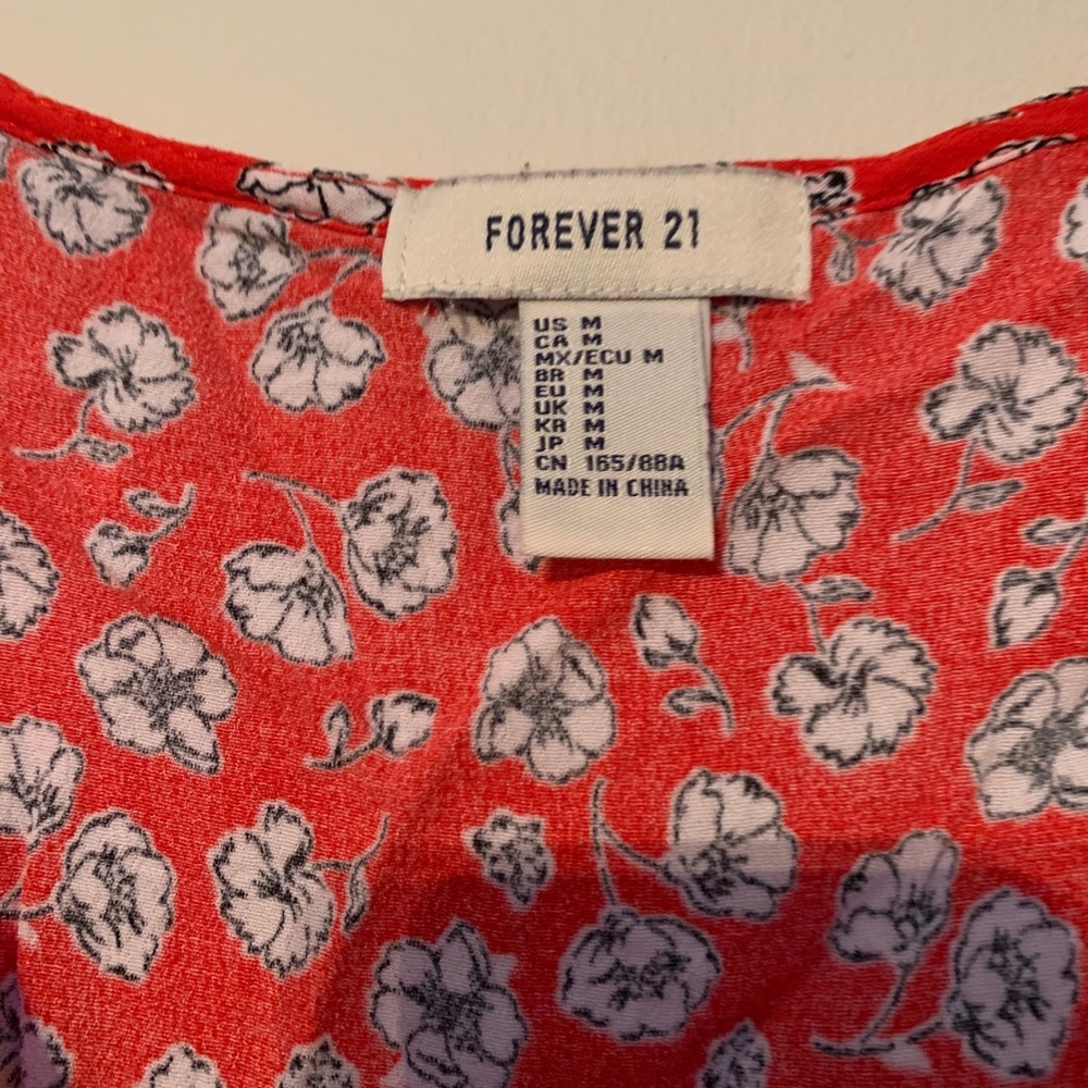 red top - Picture 2 of 3